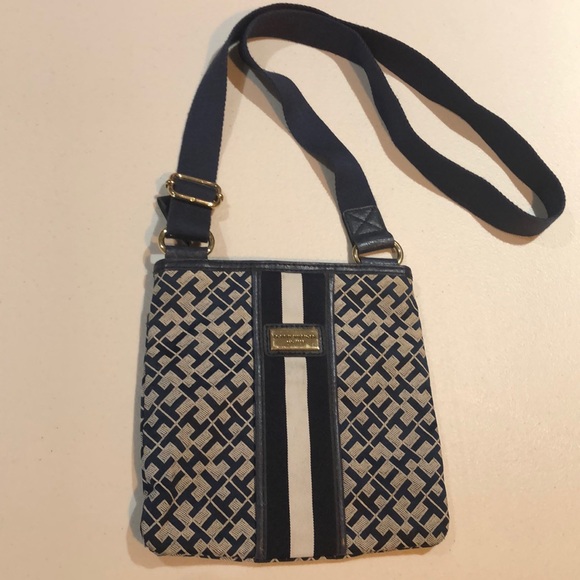 Tommy Hilfiger Handbags - Like New Tommy Hilfiger Crossbody